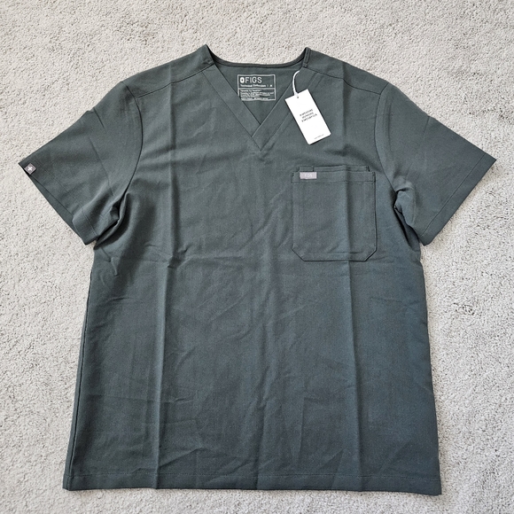NWT Figs | Leon Three-Pocket Scrub Top In Bonsai, Mens Medium - Picture 4 of 7